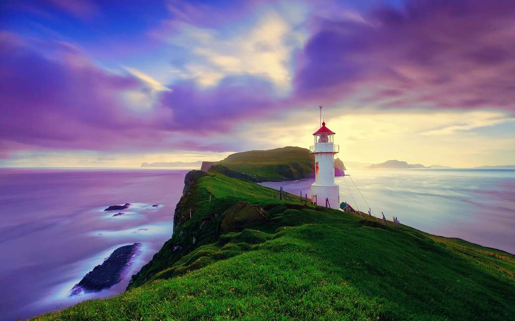 Wybrzeża Wysp Owczych z latarnią morską puzzle online