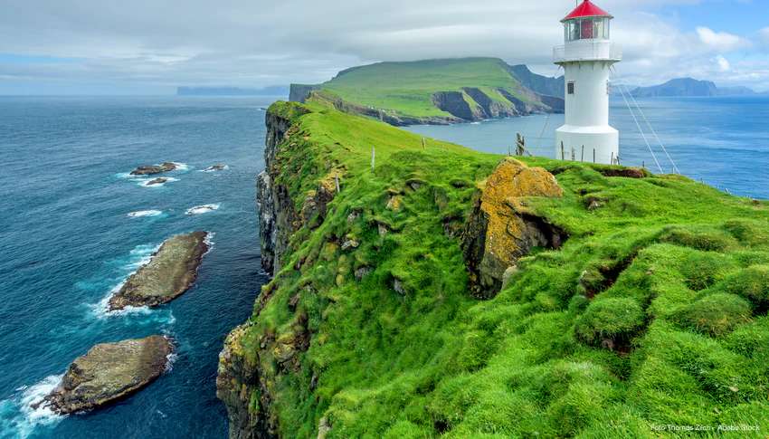 Wybrzeża Wysp Owczych z latarnią morską puzzle online