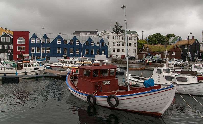 Miasto i port Torshavn na Wyspach Owczych puzzle online