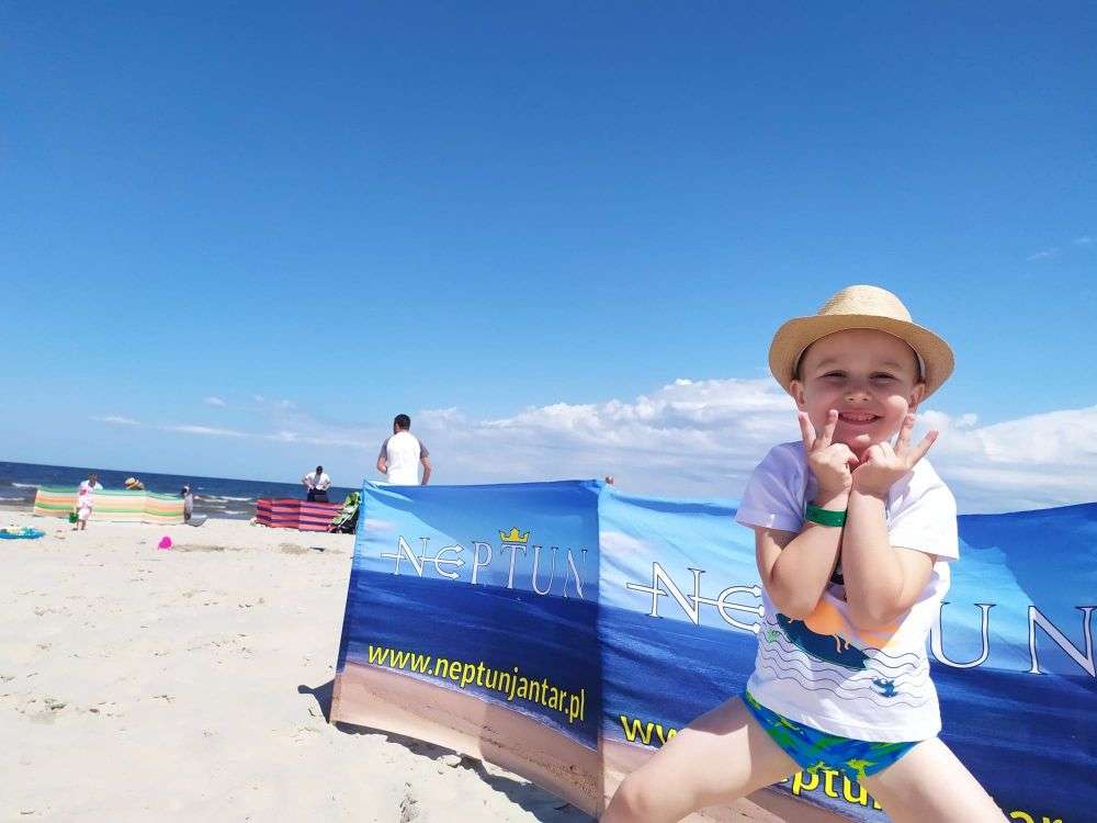 dziecko na plaży puzzle online