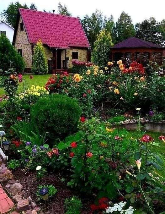 mały dom z dużym ogrodem puzzle online