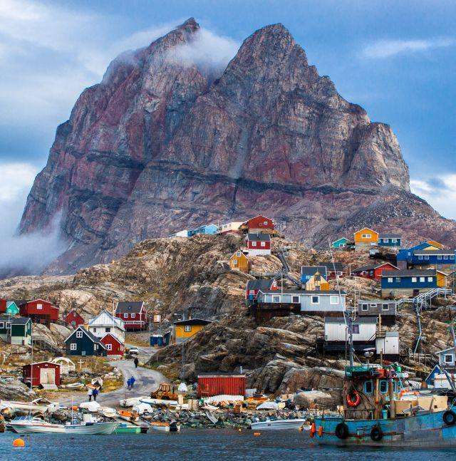 Domy nad morzem i portem na Grenlandii puzzle online