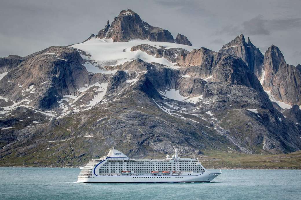 Duży statek u wybrzeży Grenlandii puzzle online