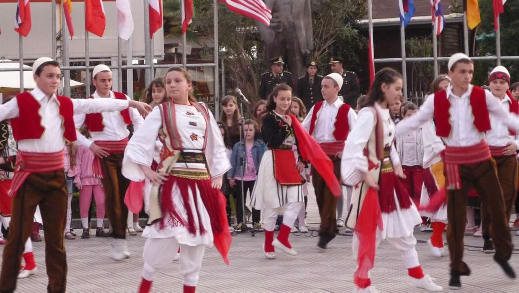 taniec w albanii puzzle online