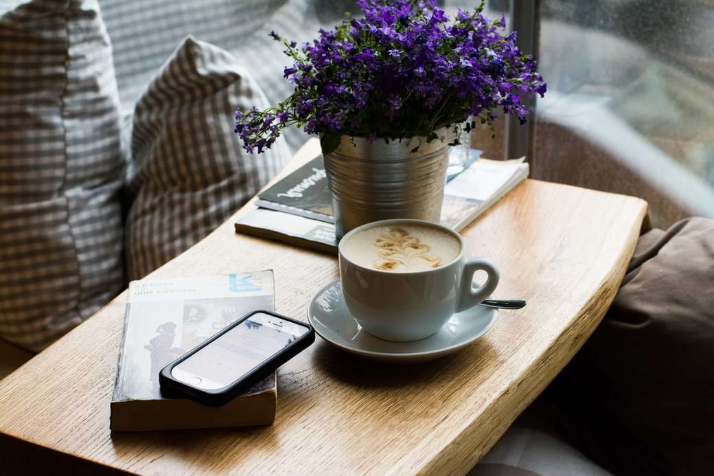Kawa, kwiaty i książki puzzle online