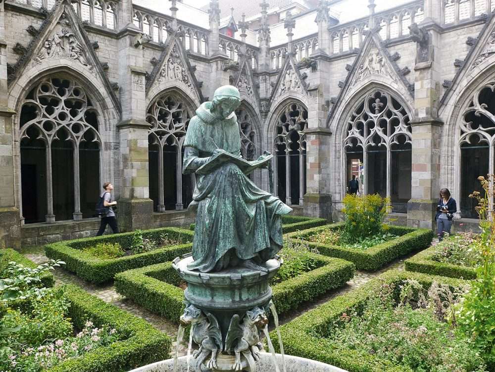 Ogród klasztorny w Utrechcie w Holandii puzzle online
