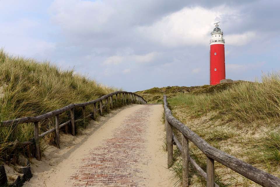 Latarnia morska na wybrzeżu Holandii puzzle online