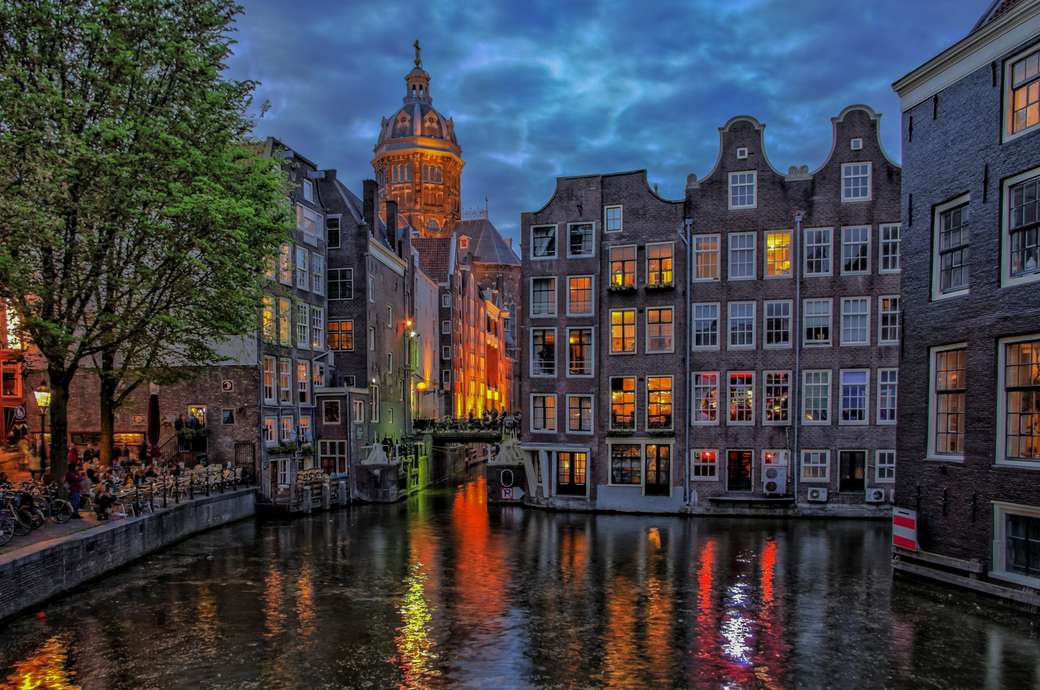 Amsterdam nocą Holandia puzzle online
