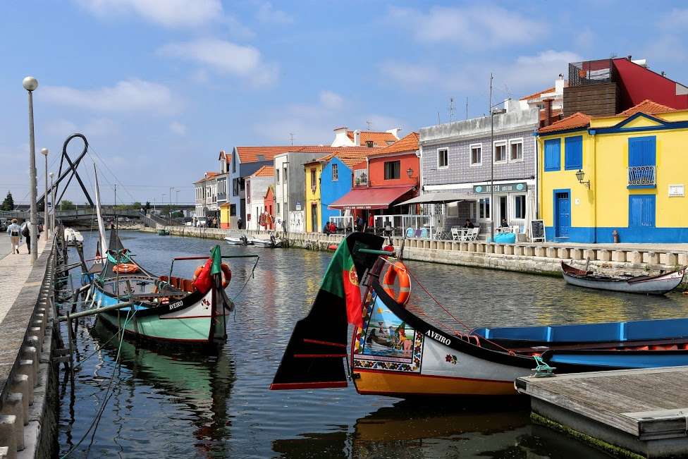 gondole i domy w paski w portugalii puzzle online