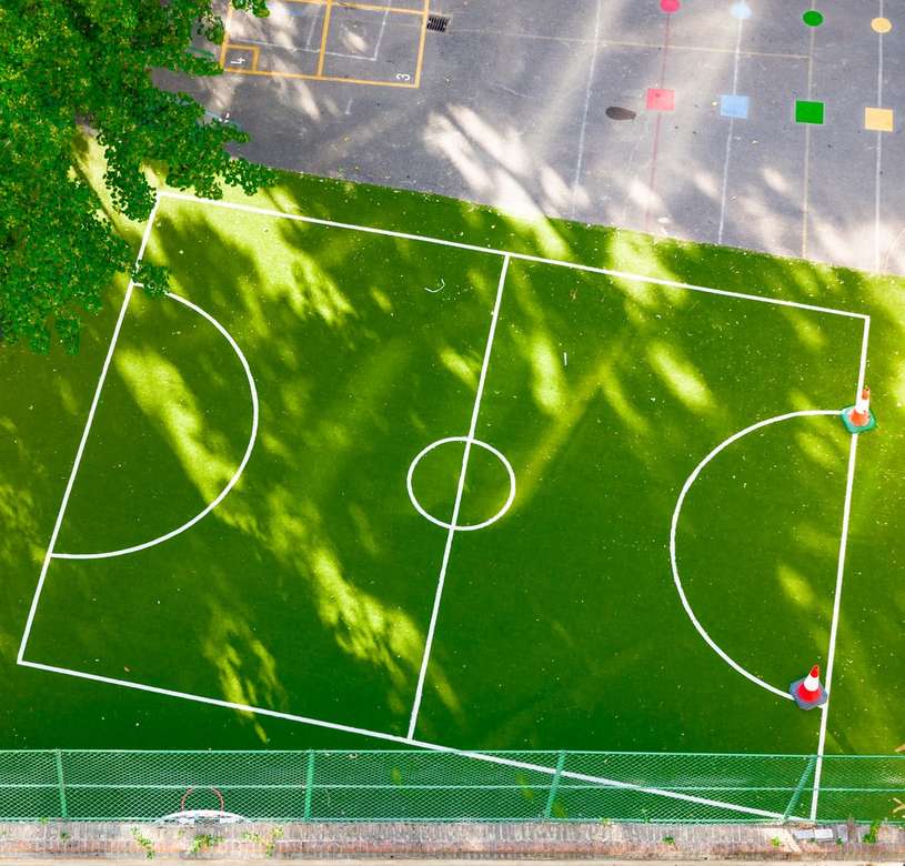 zielone i białe boisko do piłki nożnej puzzle online