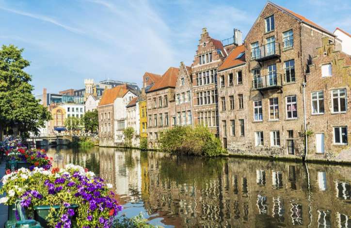 Domy nad kanałami Gandawy w Belgii puzzle online