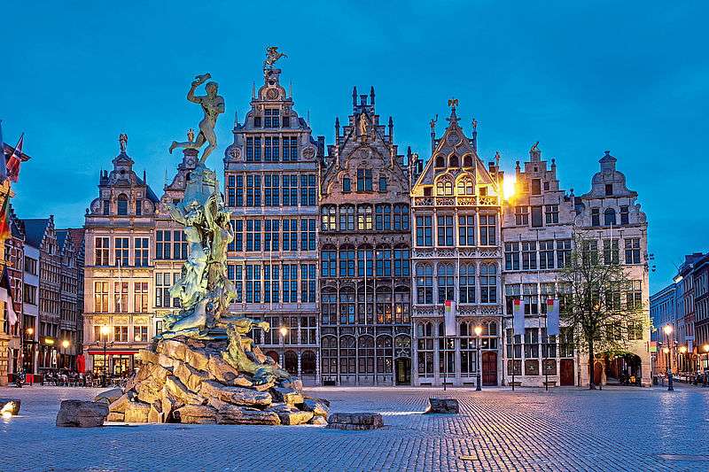 Zabytkowe budynki Antwerpii puzzle online
