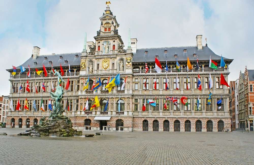Historyczny budynek Antwerpii puzzle online