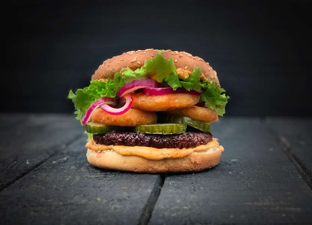 burger z sałatą i serem puzzle online
