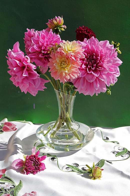 kwiaty w wazonie szklanym puzzle online
