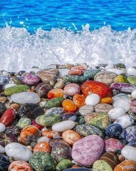 niesamowicie piękne kamienie na plaży puzzle online