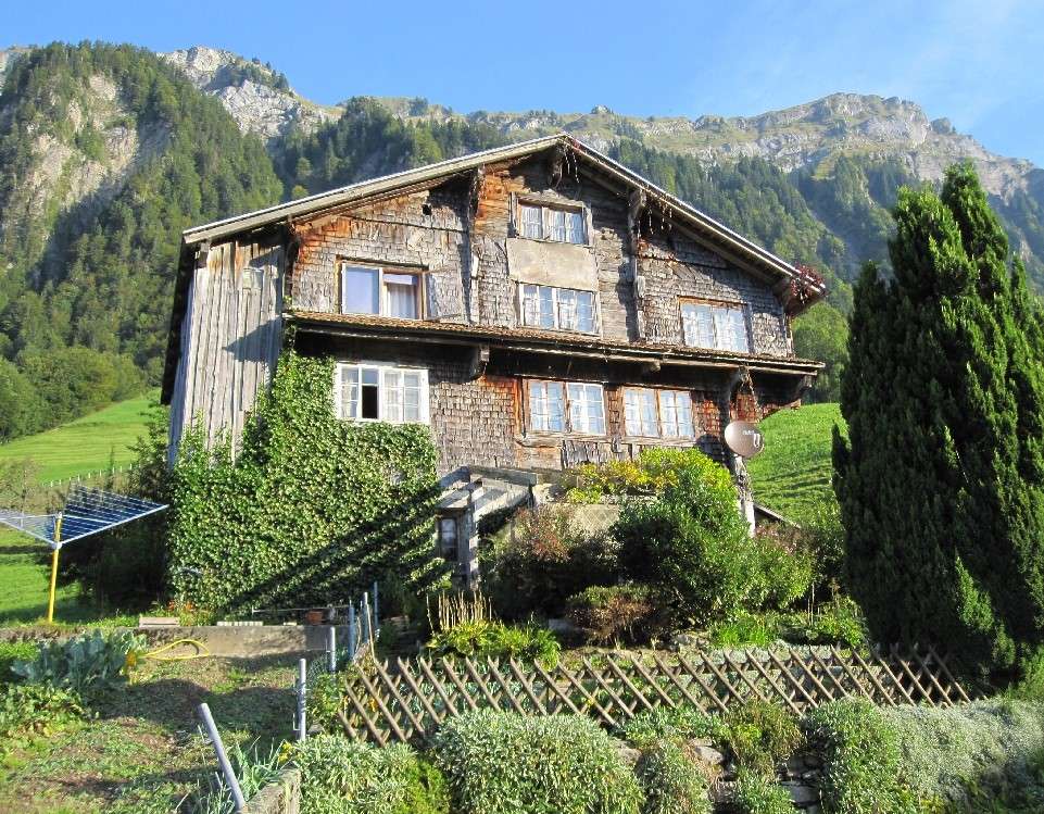 Uroczy stary dom w górach puzzle online