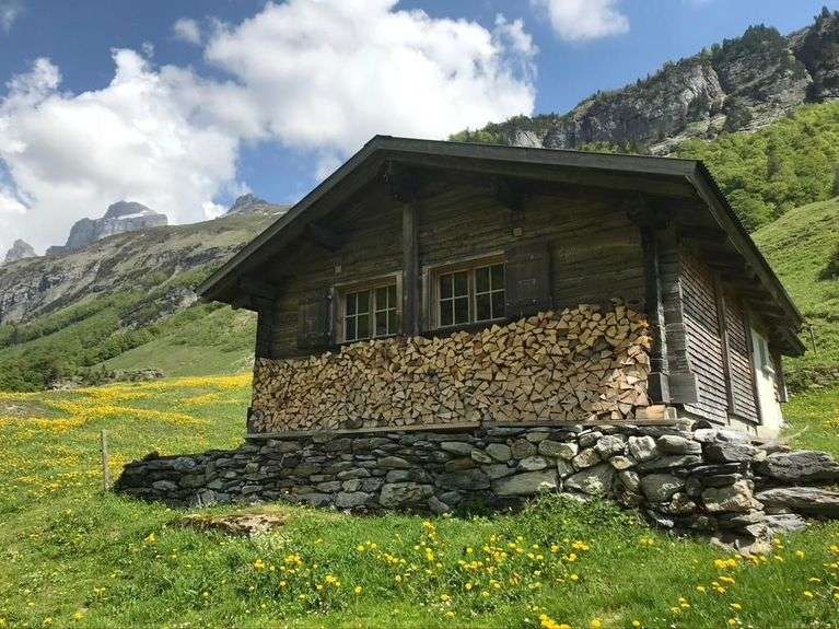 Chata alpejska w Szwajcarii puzzle online