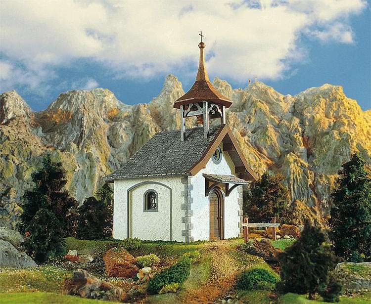 Kaplica w górach puzzle online