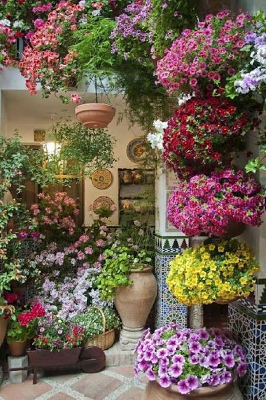 Piękna dekoracja kwiatowa na dom puzzle online