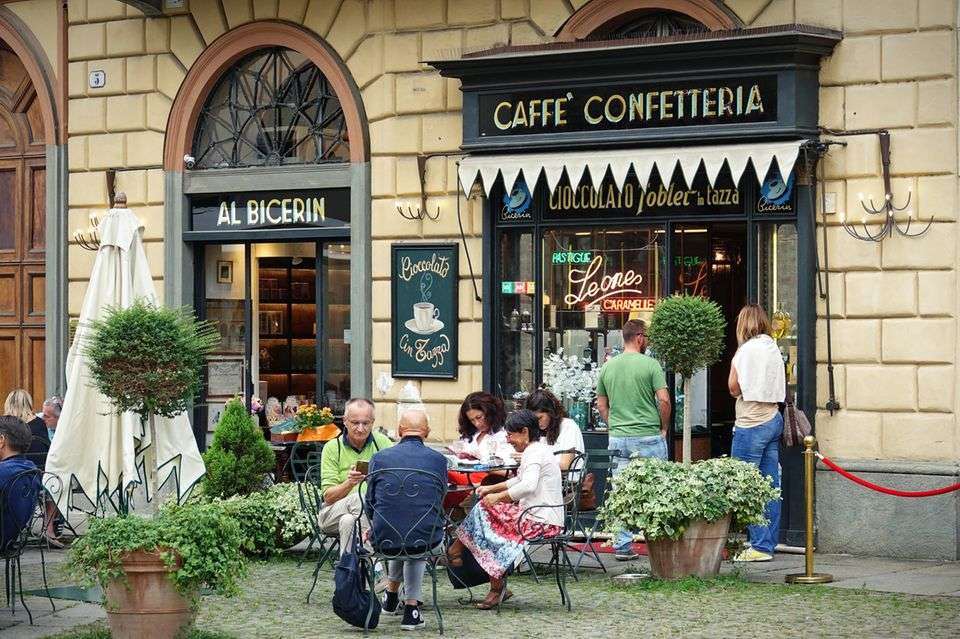 Turin Cafe odwiedza północne Włochy puzzle online