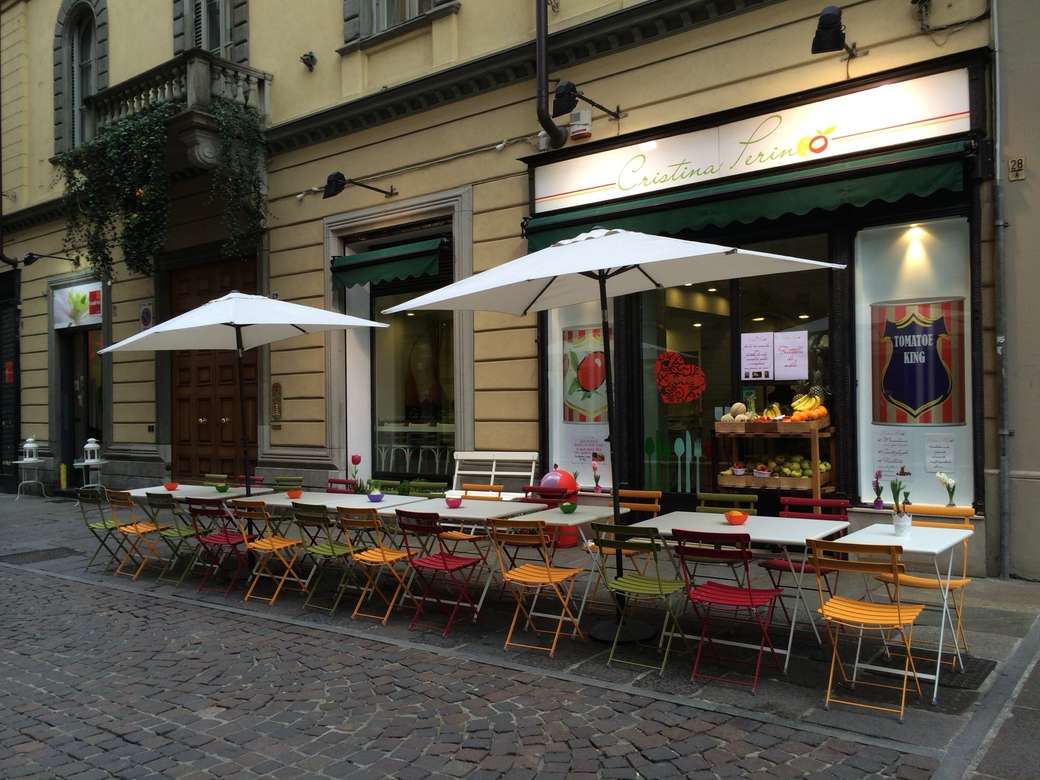 Kawiarnia uliczna w centrum Turynu puzzle online