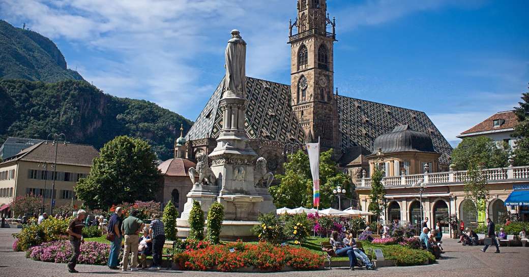 Centrum miasta Bolzano w Południowym Tyrolu puzzle online