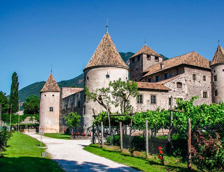 Stary kompleks zamkowy w Bolzano Południowy Tyrol puzzle online