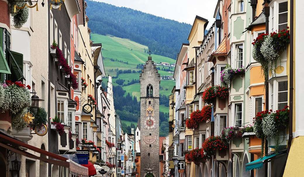 Miasto Sterzing w Południowym Tyrolu puzzle online
