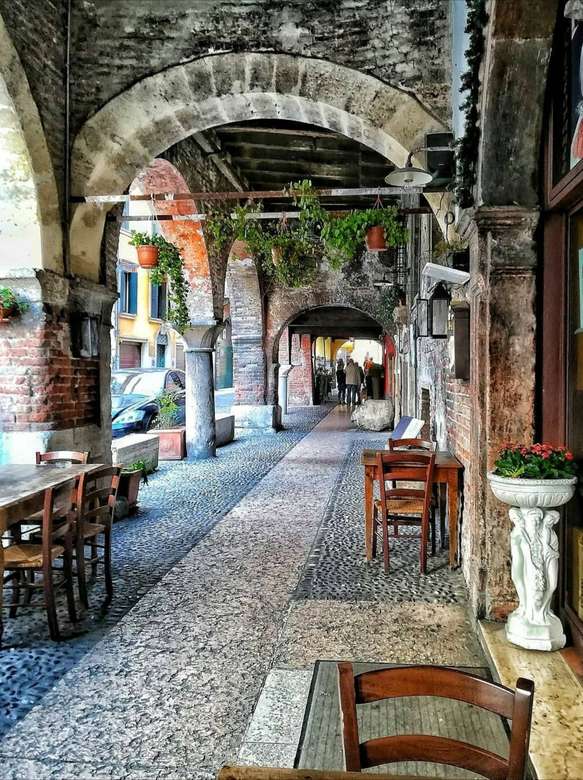 Werona, region arkad w centrum Wenecji Euganejskiej puzzle online