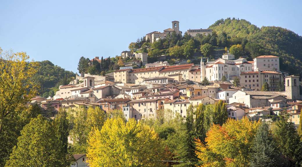 Miasto Cascia w Umbrii puzzle online