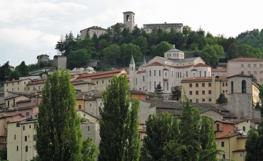 Miasto Cascia w Umbrii puzzle online