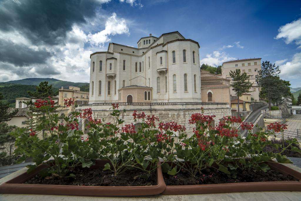 Cascia Hotel delle Rose w Umbrii puzzle online