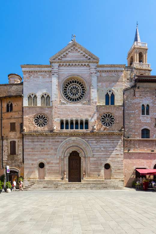 Katedra Foligno w Umbrii puzzle online