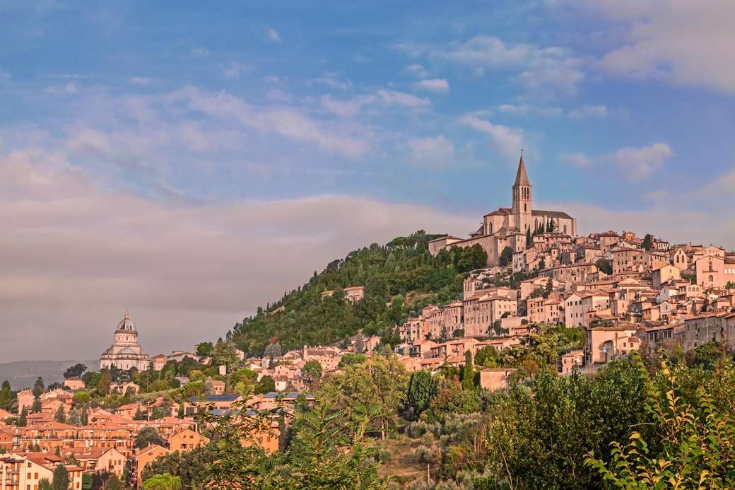 Miasto Todi w Umbrii we Włoszech puzzle online