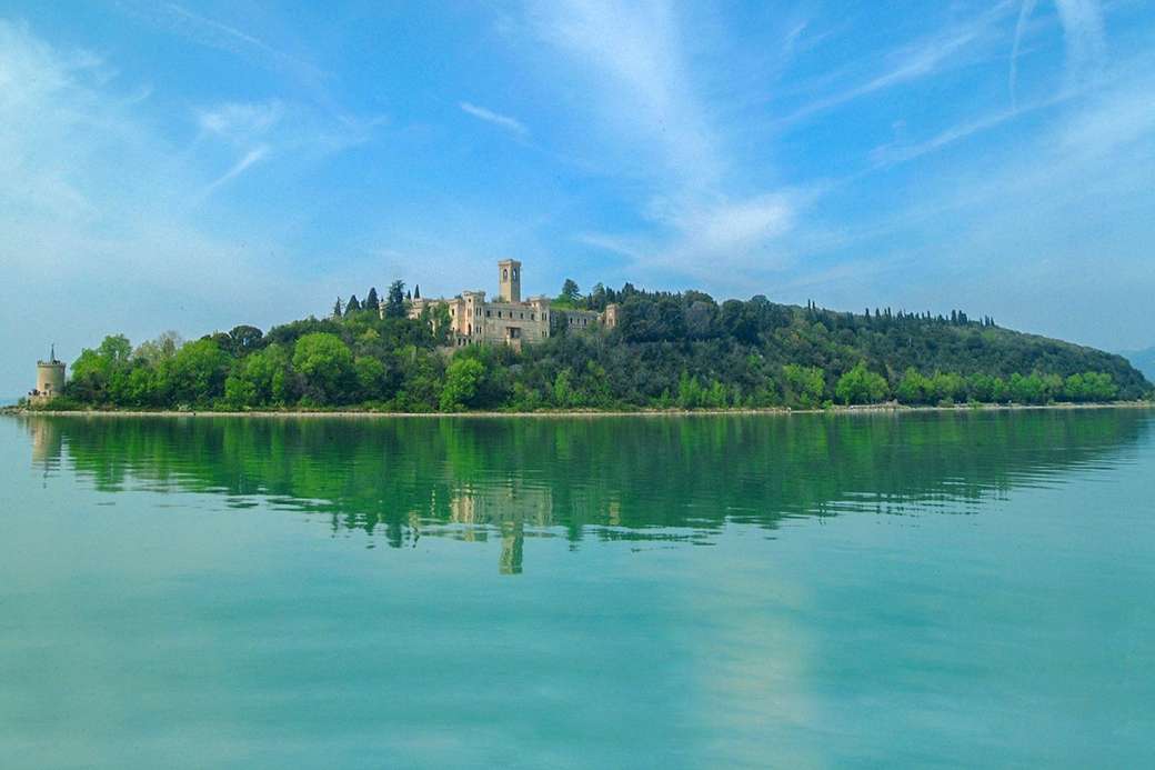 Wyspa na jeziorze Trasimeno Umbria Włochy puzzle online