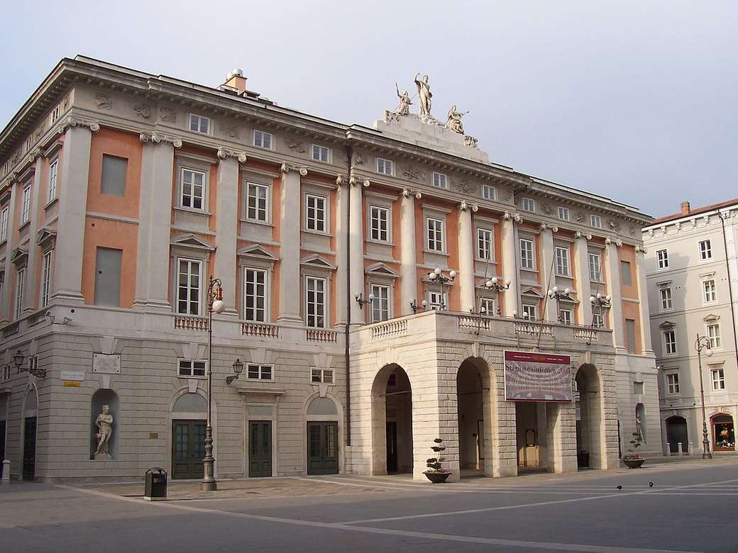 Zabytkowy budynek w Trieście Teatro Verdi puzzle online