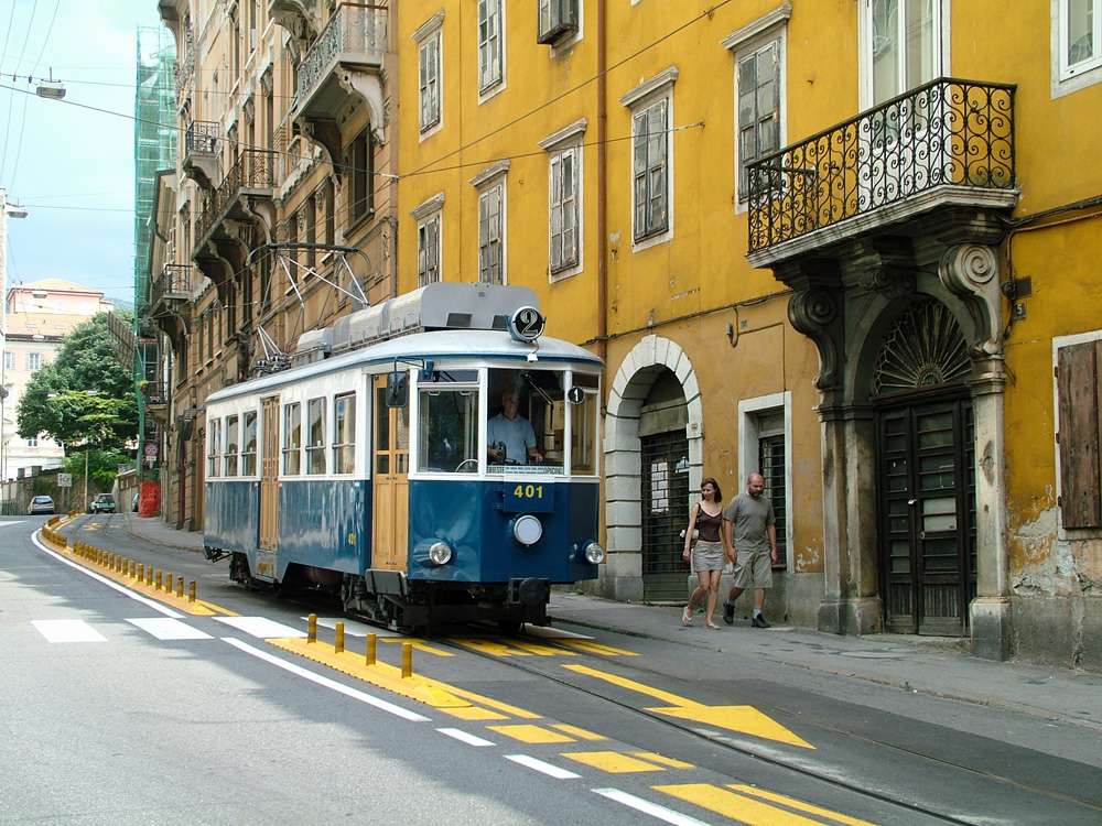 Zabytkowy tramwaj w Trieście we Włoszech puzzle online