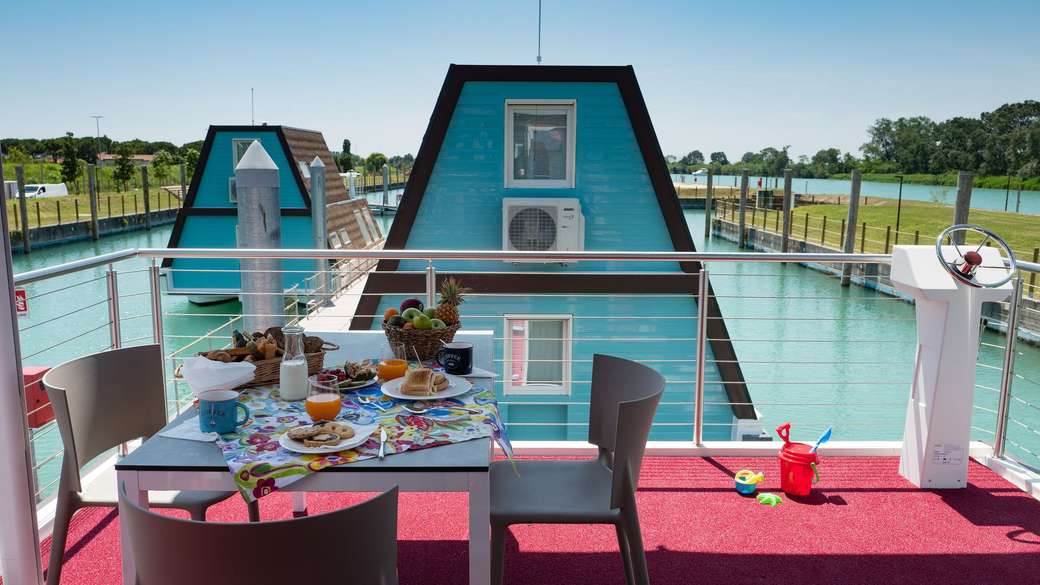 Lignano Marina Azzurro Resort Houseboats Veneto puzzle online