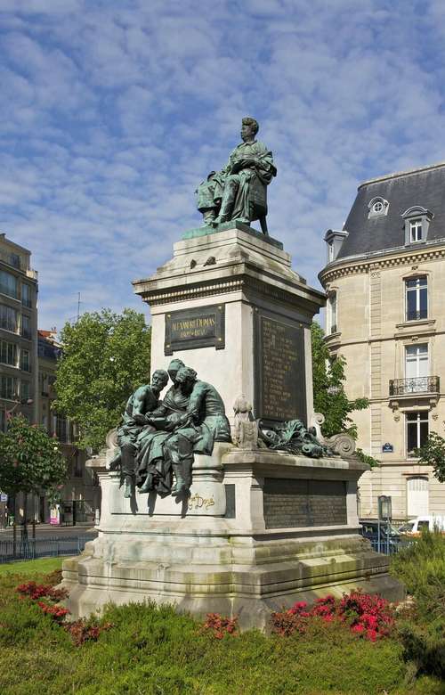 pomnik Aleksandra Dumas puzzle online