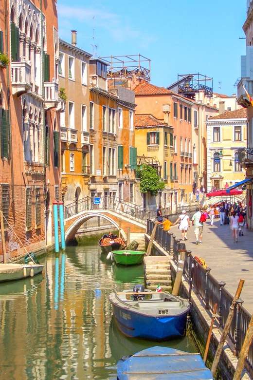 Kanał z łodziami w Wenecji puzzle online