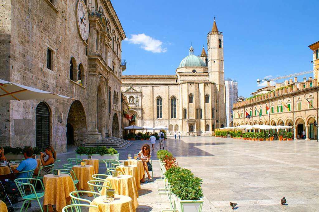 Miasto Ascoli Piceno w Marche we Włoszech puzzle online