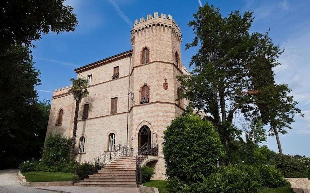 Fano Hotel Castello Montegiove Marche Włochy puzzle online