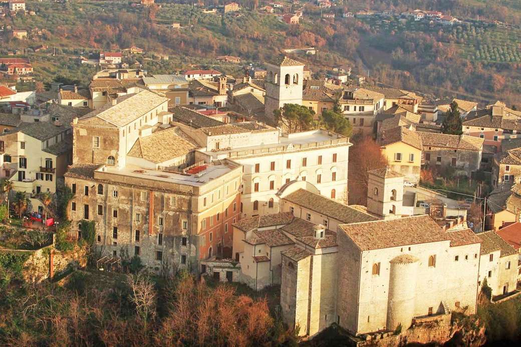Miasto Veroli w Marche we Włoszech puzzle online