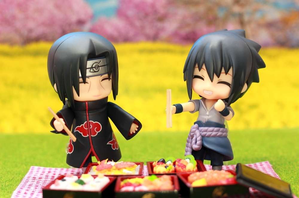 Itachi i Sasuke są szczęśliwi, że mają piknik puzzle online