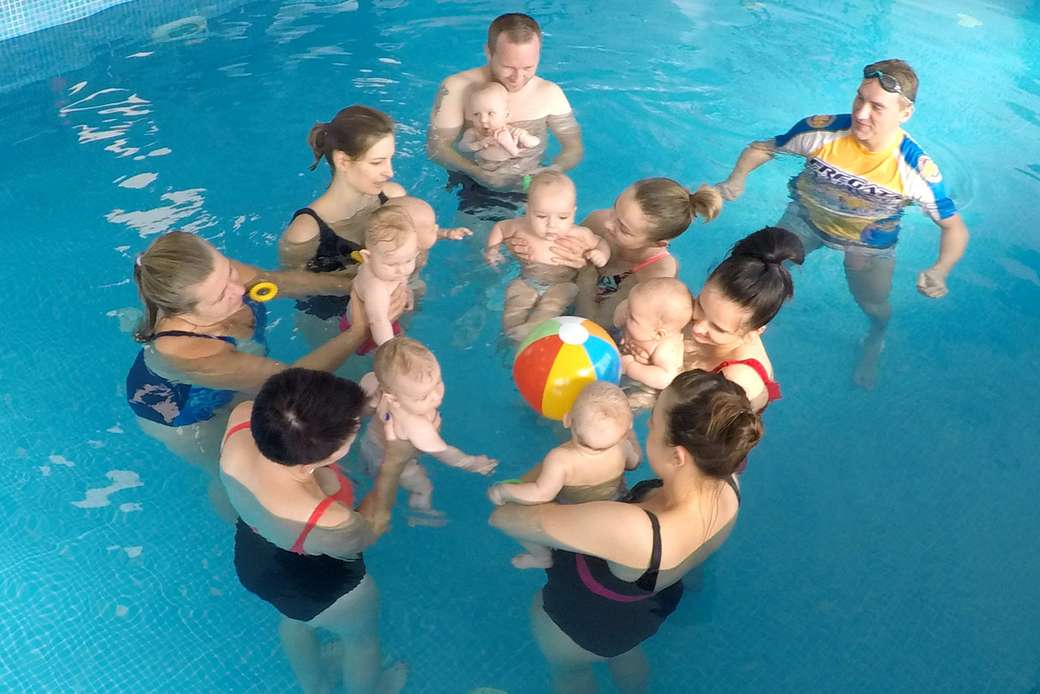 Nauka pływania  niemowląt puzzle online