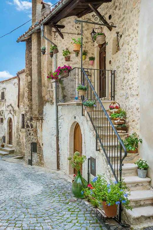 L'Aquila Alley Abruzzo Włochy puzzle online