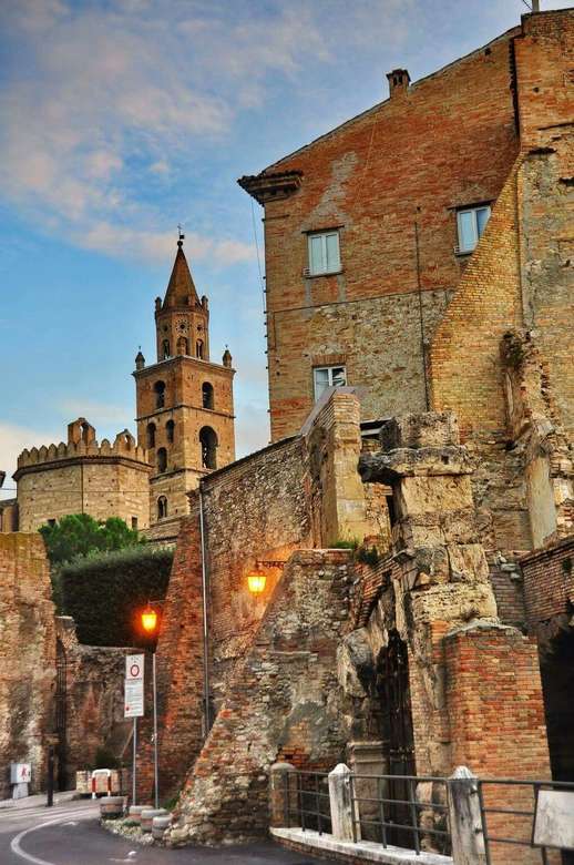Miasto Teramo w Abruzji we Włoszech puzzle online