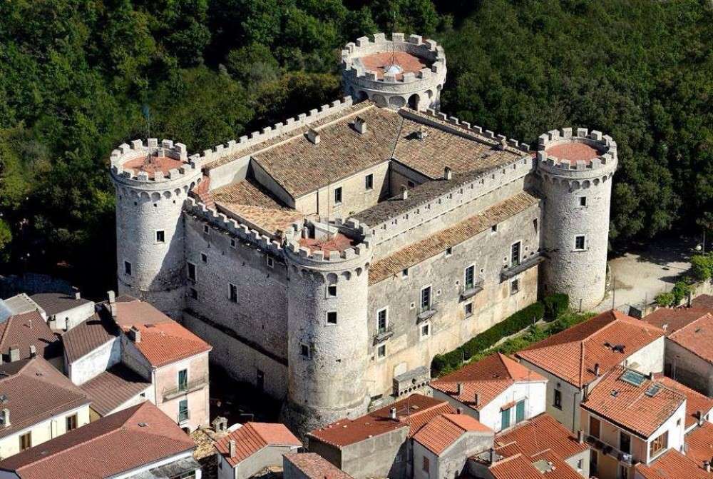 Region Castello Pignatelli Molise Włochy puzzle online