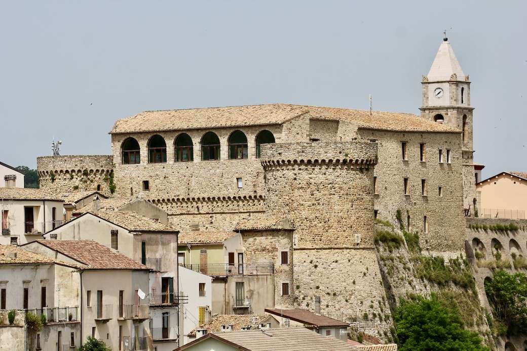 Civitacampomarano Castello Molise region Włochy puzzle online